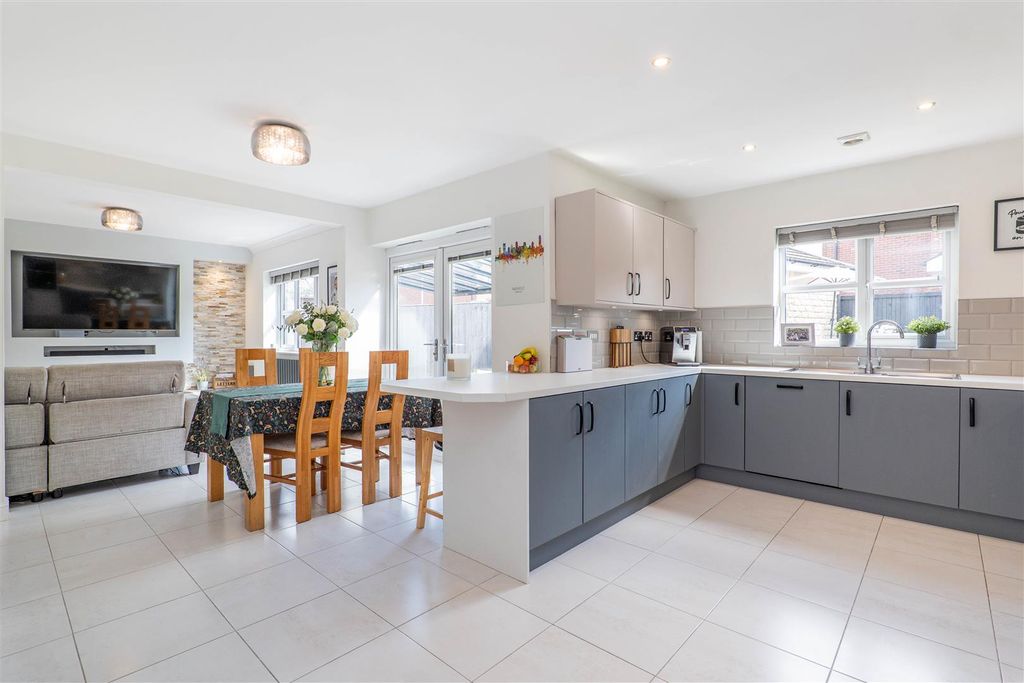 Property photo 3 of 50 Kitchen/Diner