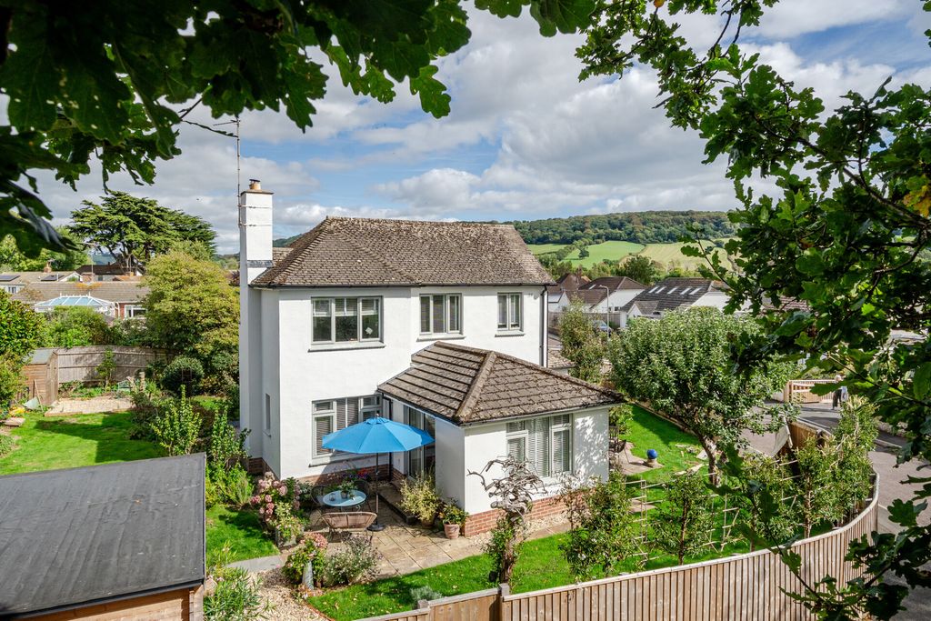 Property photo 1 of 26 1521781-1-6Aaad05...