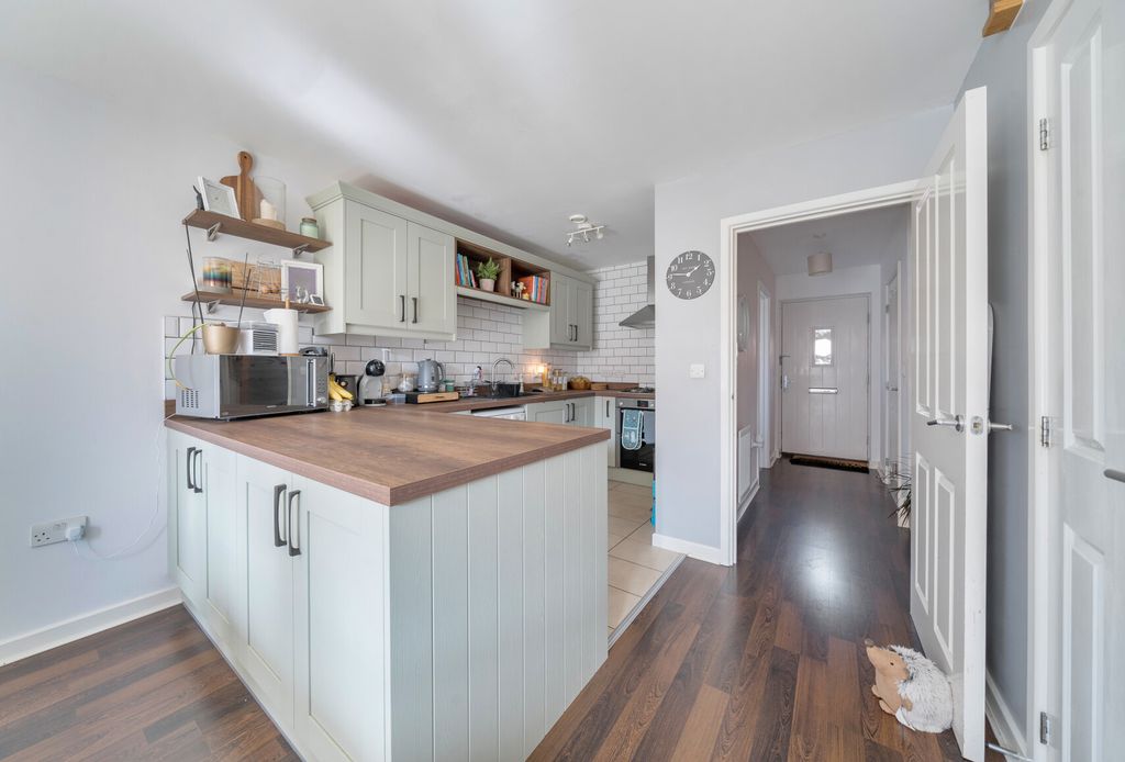 Property photo 3 of 22 1348318-9-68cd695...