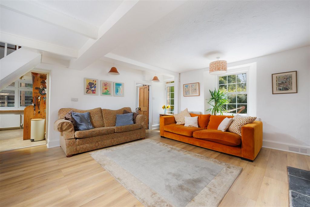 Property photo 2 of 26