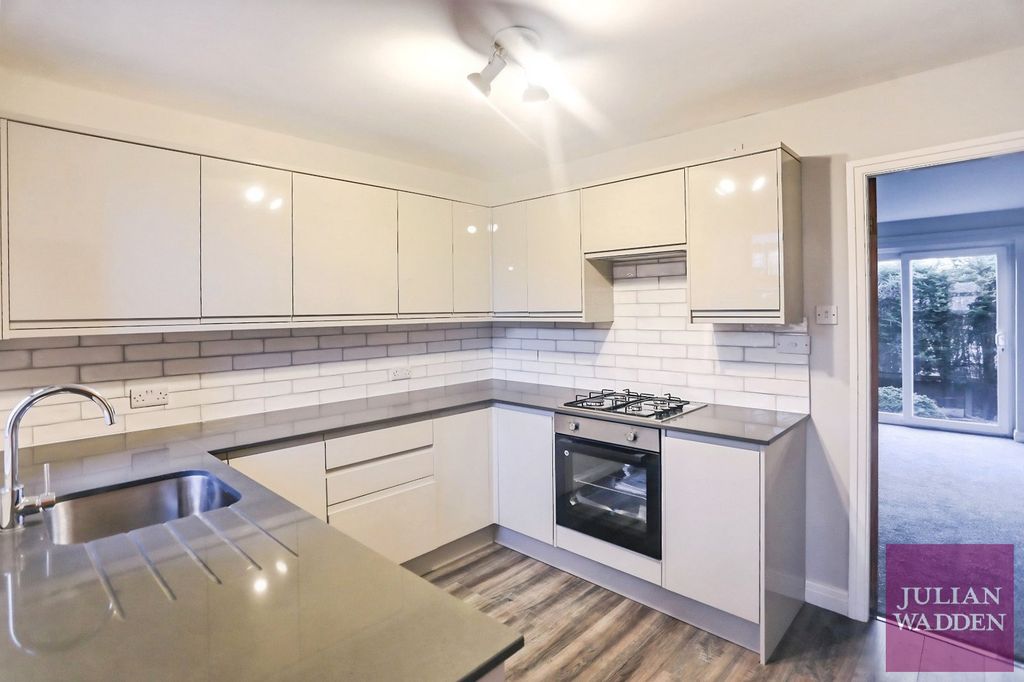 Property photo 2 of 11 Picture No. 29