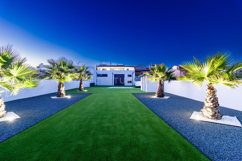 Property photo 1 of 41