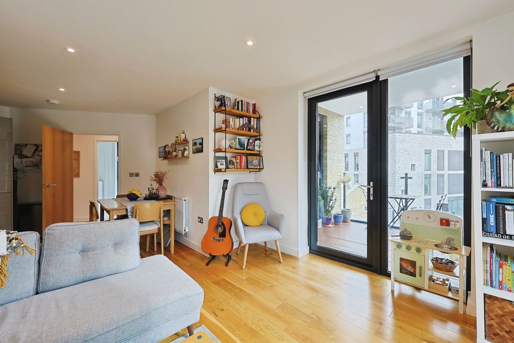 Property photo 3 of 19 Living Room