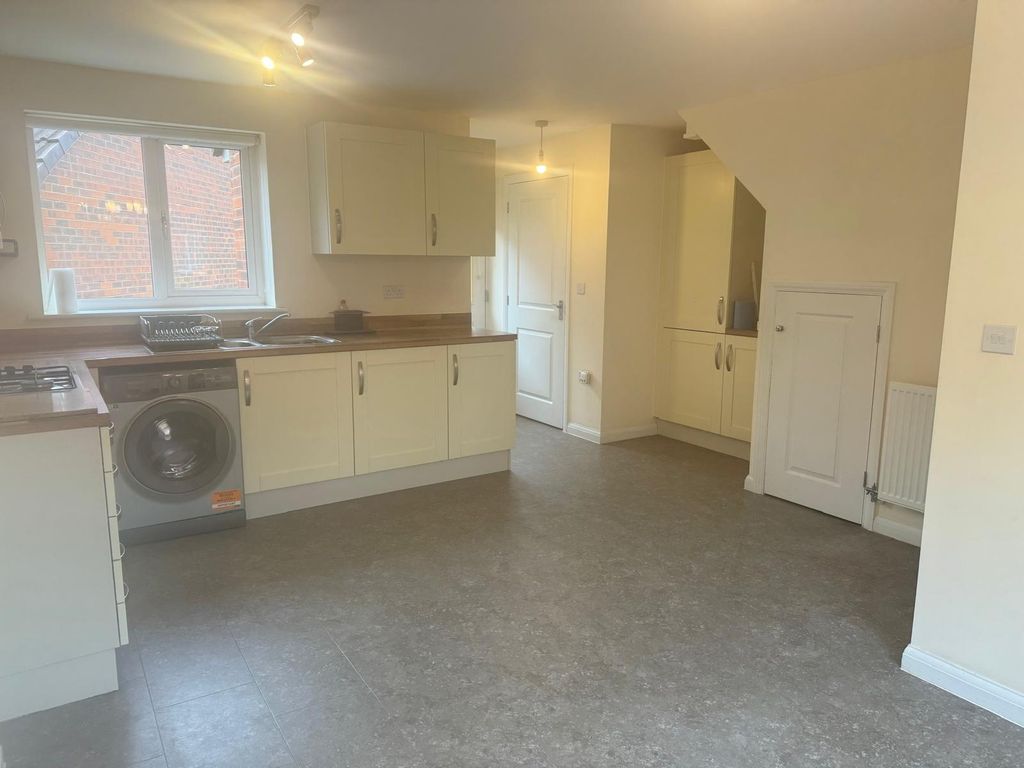 Property photo 3 of 11 Bright, Modern Kitchen With Ample Floor Space, Neu...