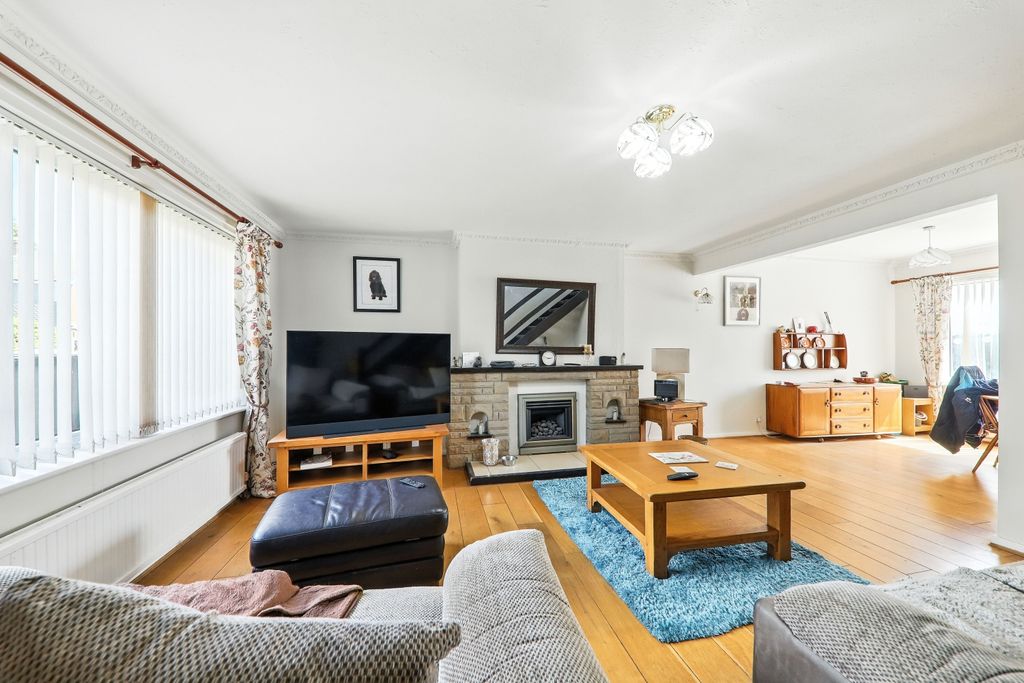 Property photo 3 of 11 Katrina Grove-Ewemove Pontefract-Living1