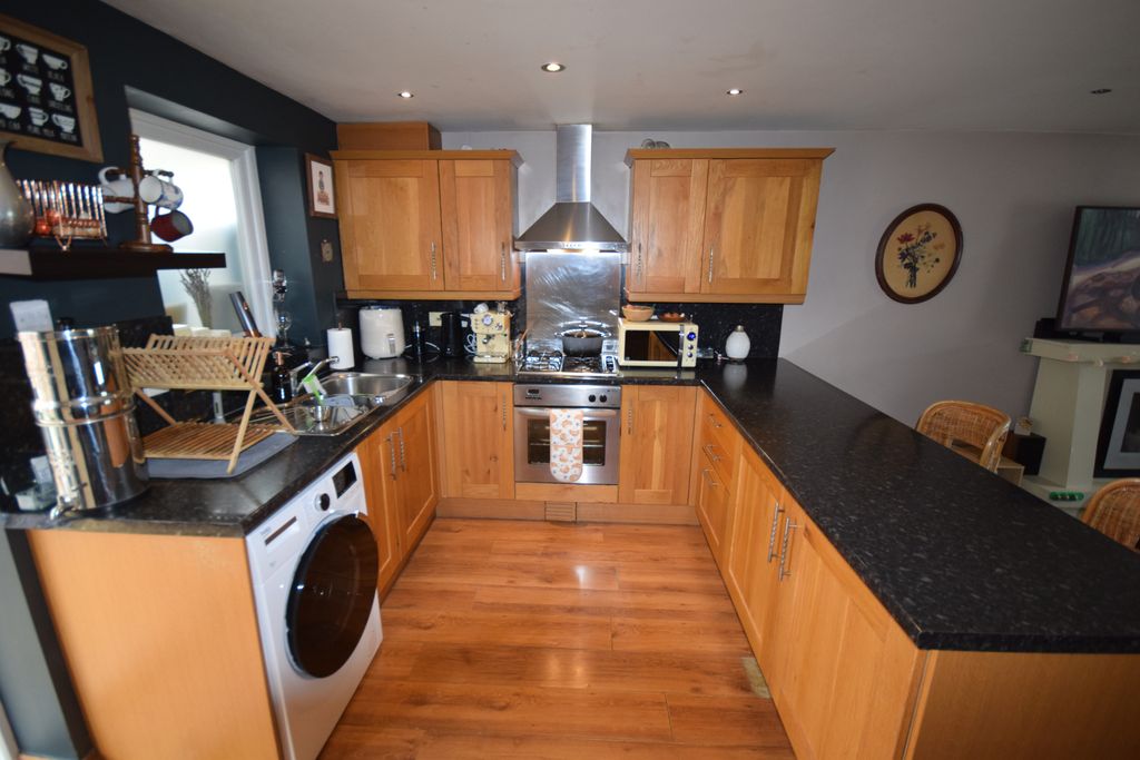 Property photo 3 of 15 Kitchen