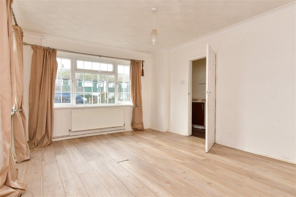 Property photo 3 of 10 Lounge