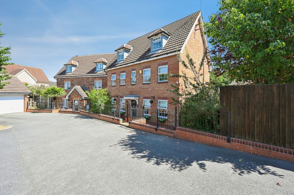 Property photo 3 of 34