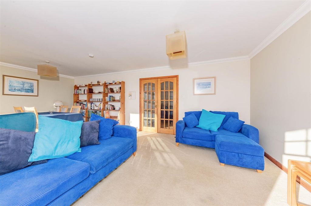 Property photo 3 of 30 20 Ballumbie Gardens Dundee-24.Jpg