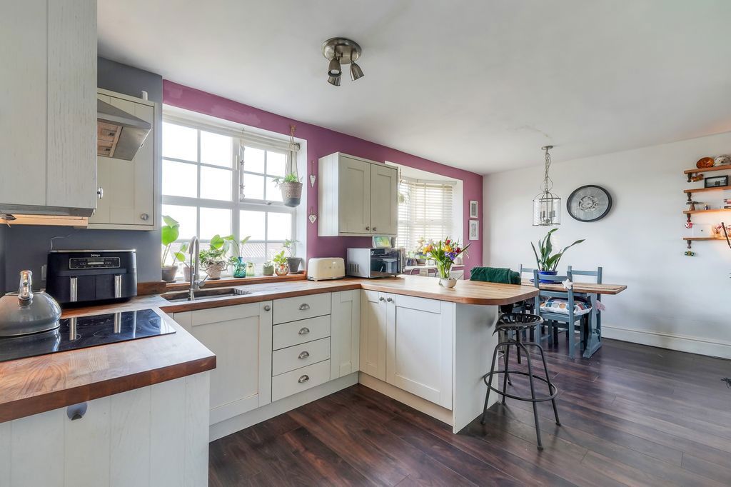 Property photo 2 of 30