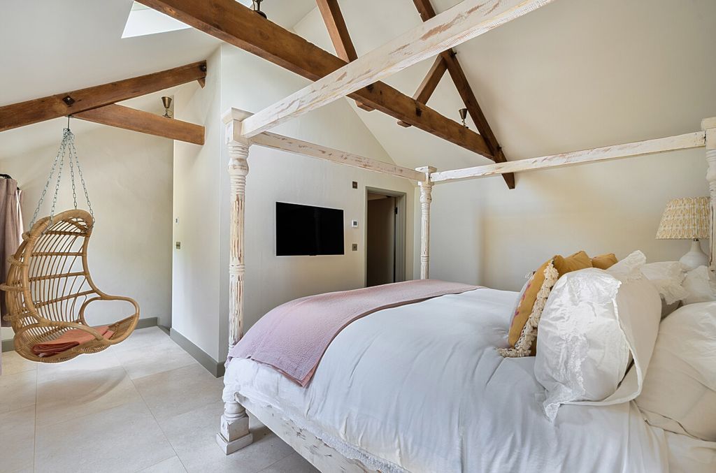 Property photo 3 of 59 1298221-14-682Df5...