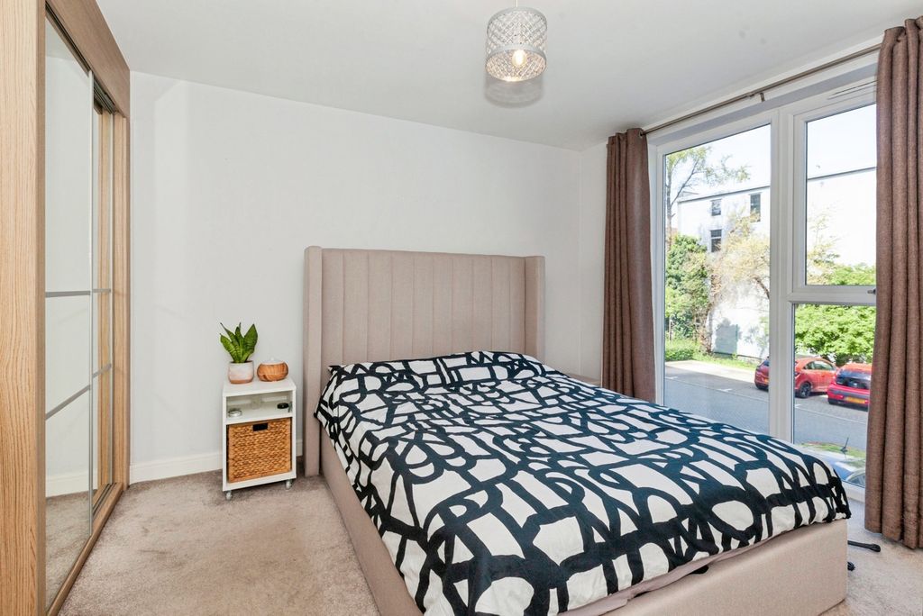 Property photo 3 of 18 Bedroom