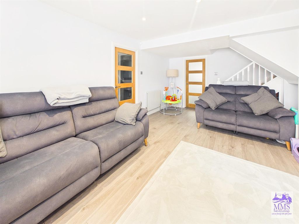 Property photo 3 of 19 Cam04098G0-Pr0183-Still006.Jpg