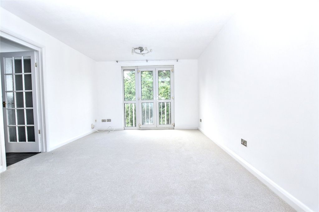 Property photo 2 of 8 Picture No. 24