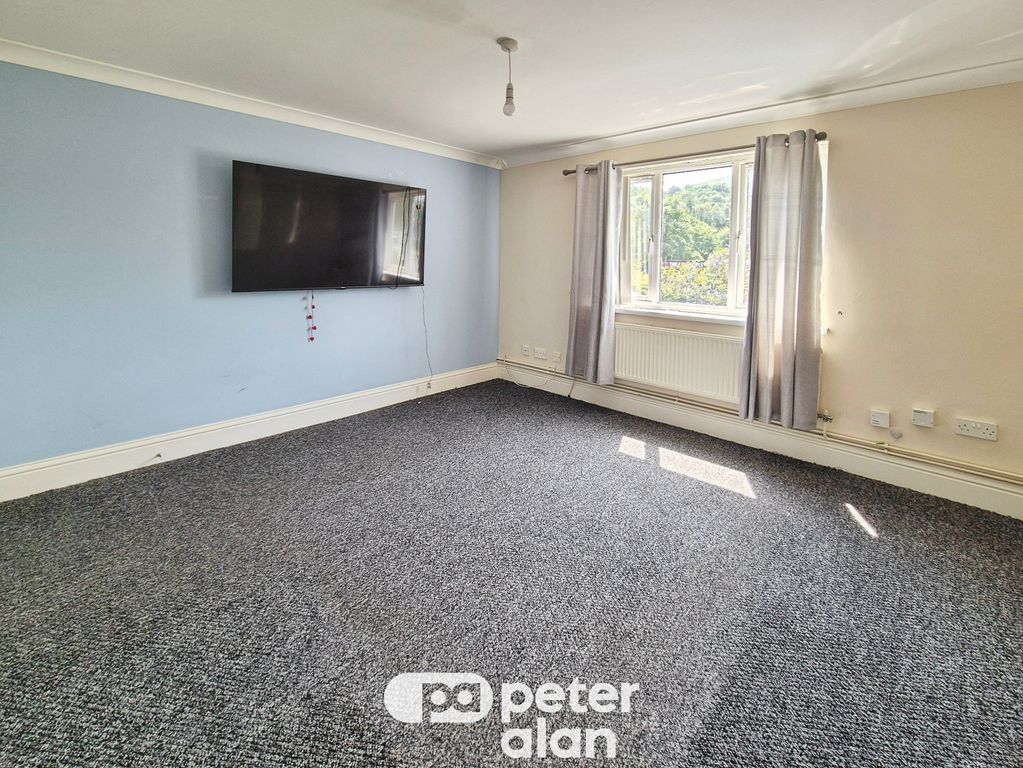 Property photo 2 of 8 Image