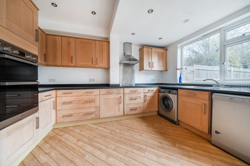 Property photo 3 of 26 1406374-18-697B673077133.Jpg