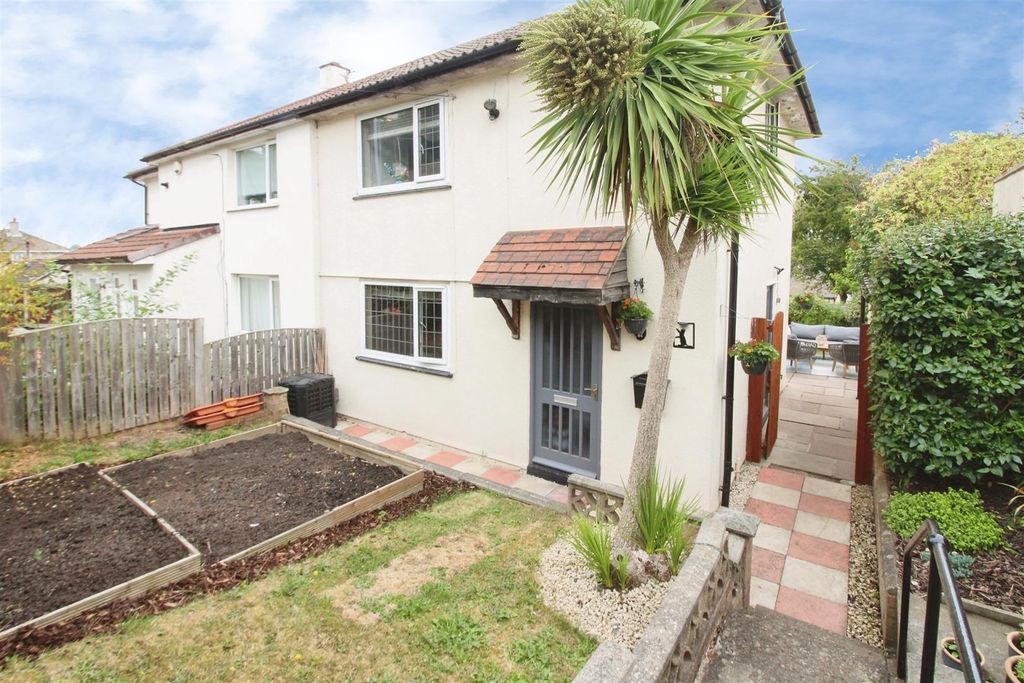 Property photo 1 of 21 Outside