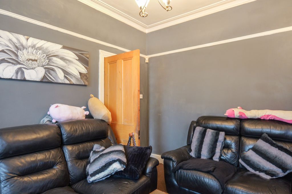 Property photo 2 of 30