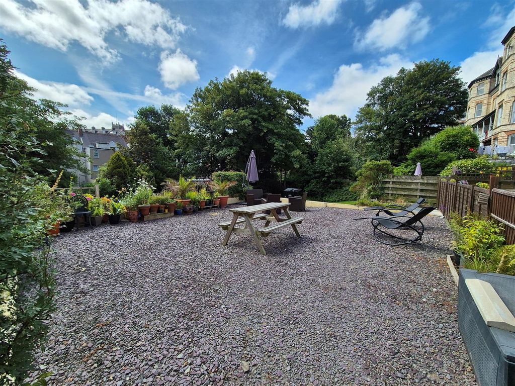 Property photo 3 of 8 Com Garden.Jpg