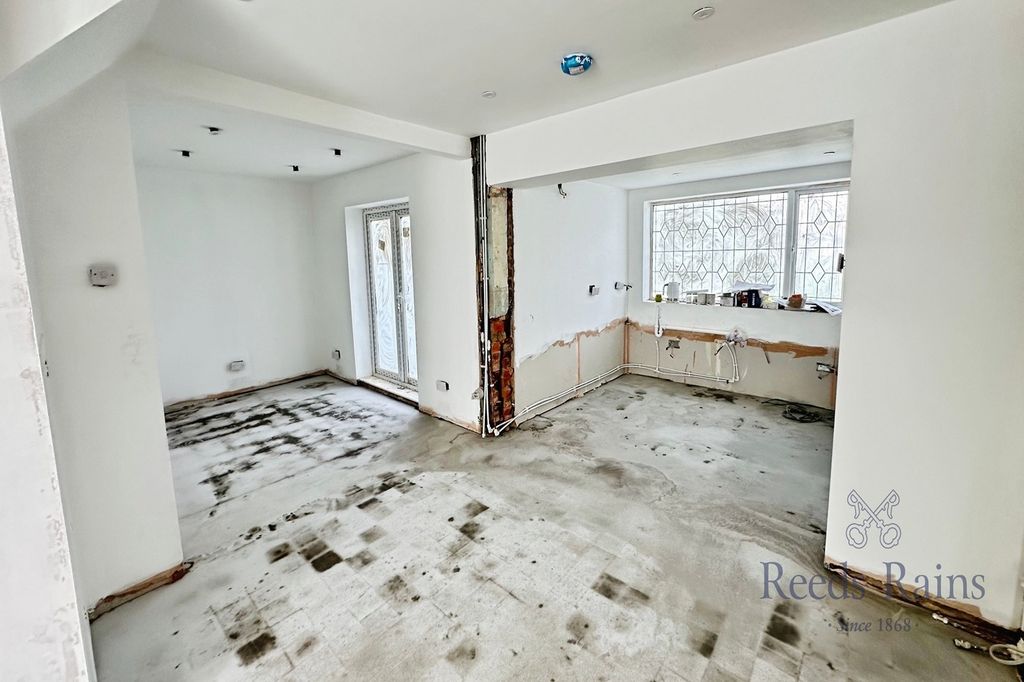 Property photo 2 of 14 Dining