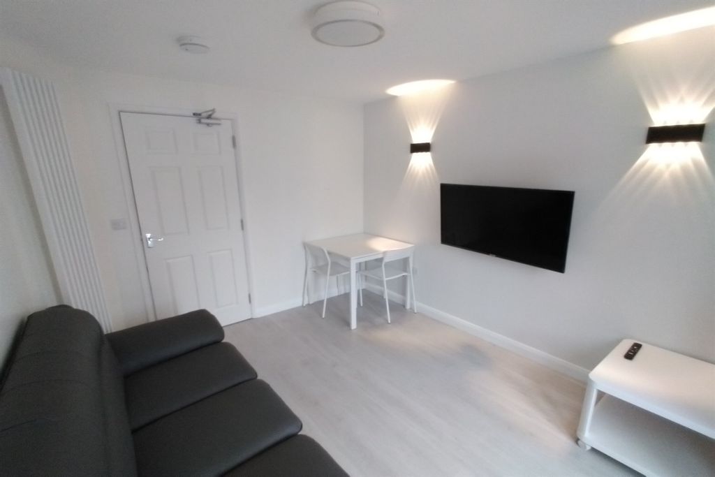 Property photo 1 of 20 (Main)