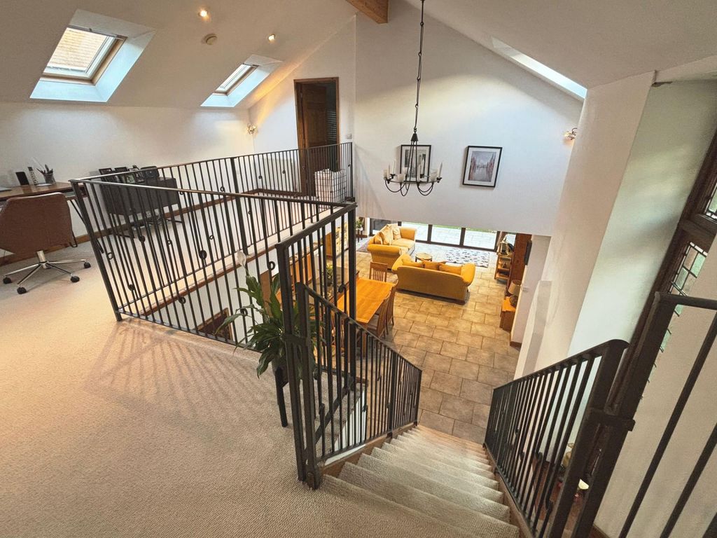 Property photo 2 of 12 Photo 4