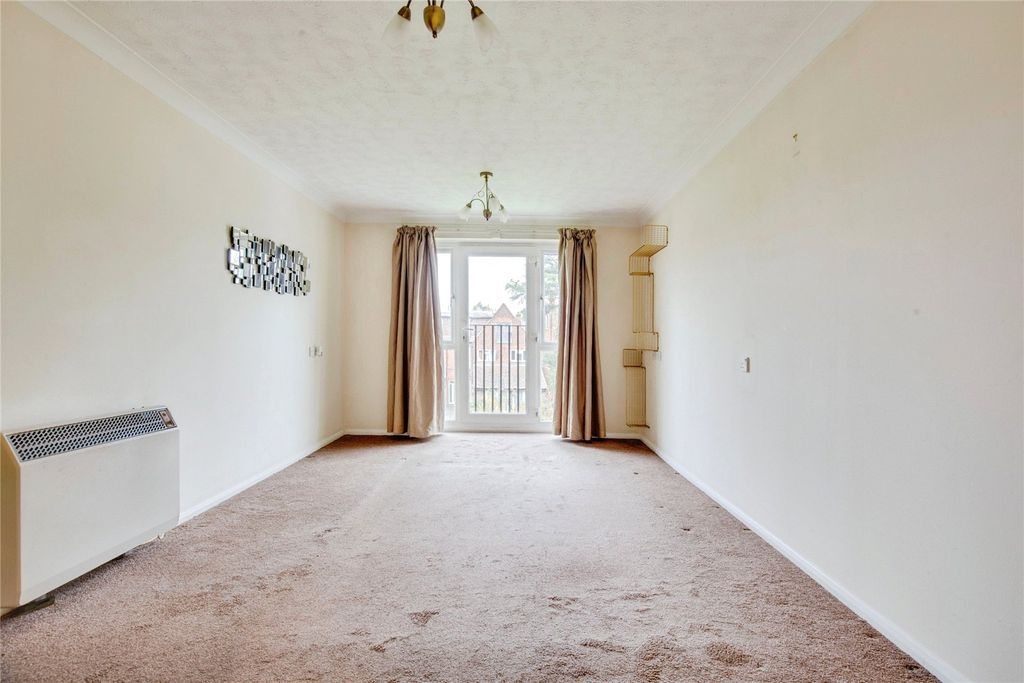 Property photo 2 of 11 Lounge