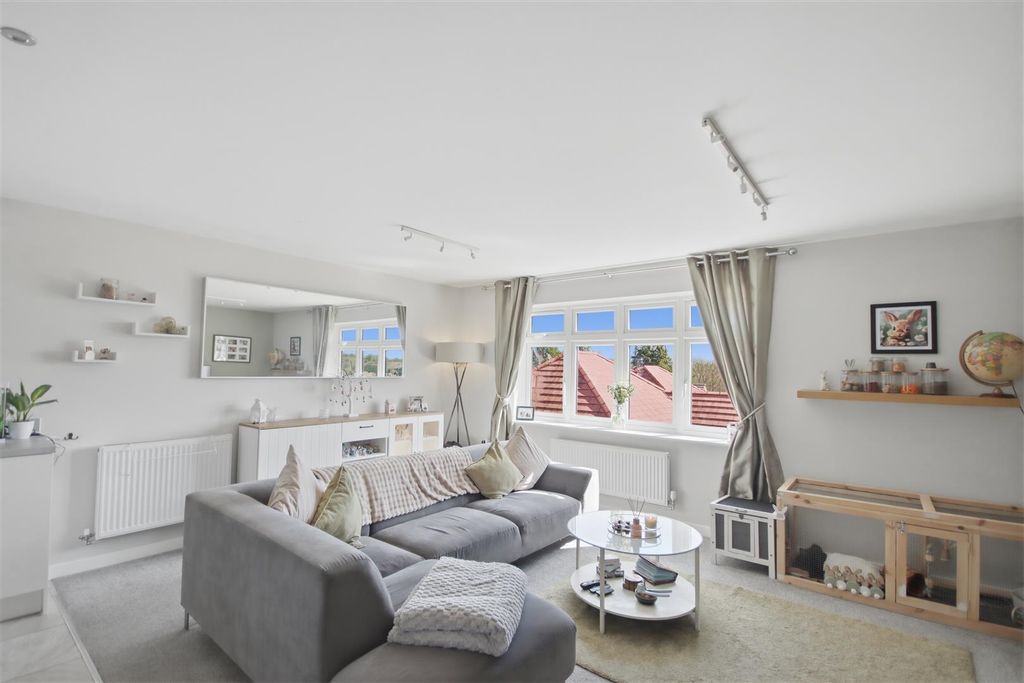 Property photo 3 of 10 Kitchen/Diner/Living Room