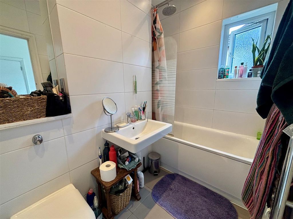 Property photo 1 of 14 Bathroom 1.Jpg