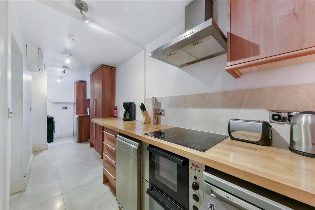 Property photo 3 of 14 Cornwall Gardens, 14A-19.Jpg