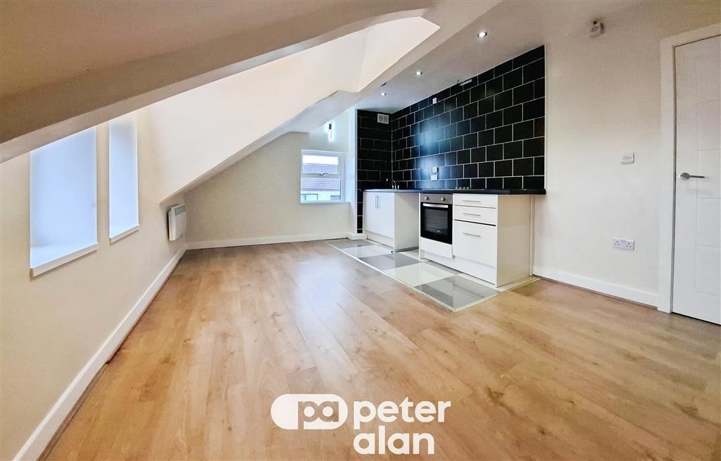 Property photo 2 of 7 Balcony