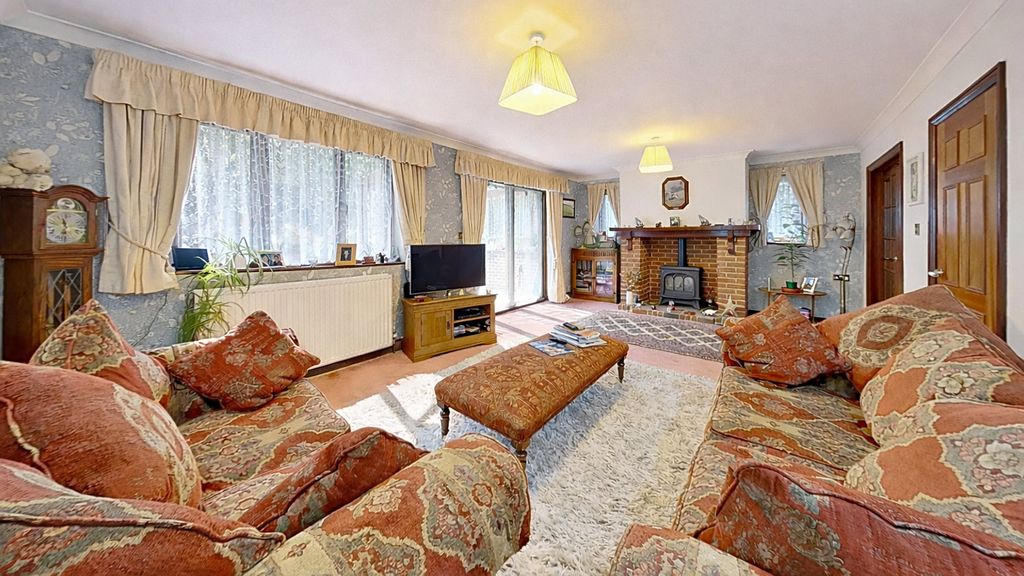 Property photo 3 of 27