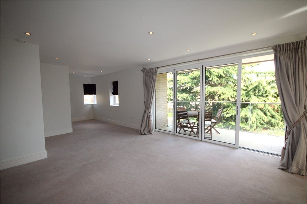 Property photo 3 of 11 Picture No. 12