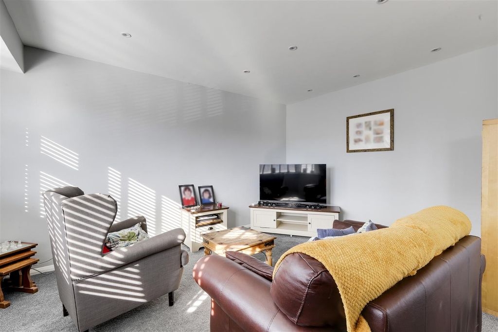 Property photo 3 of 16 3589.Jpg