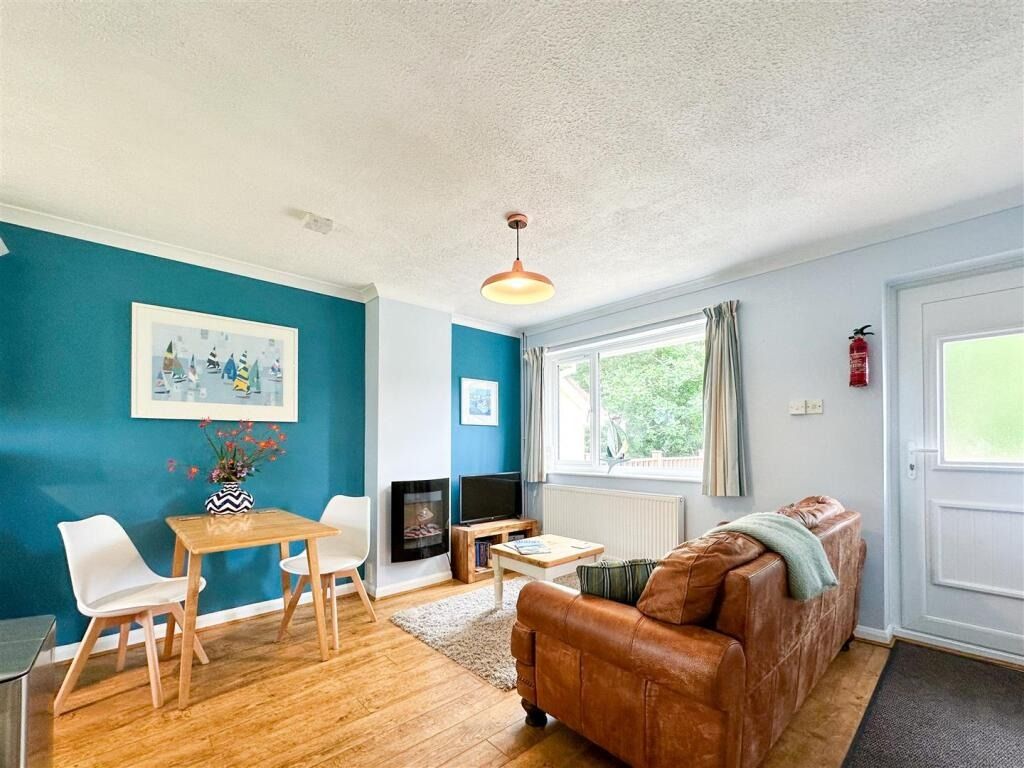 Property photo 2 of 19 4839383