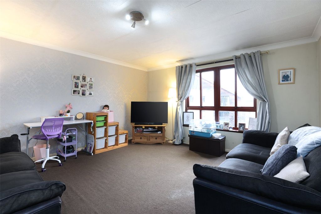 Property photo 3 of 10 Living Room