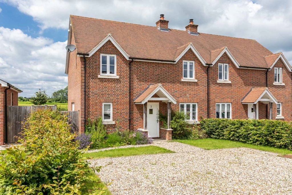 Property photo 1 of 12 3 Ewhurst Park Co...