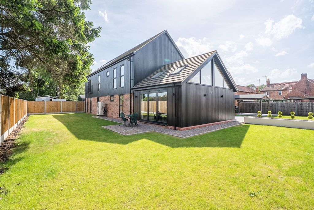 Property photo 1 of 31