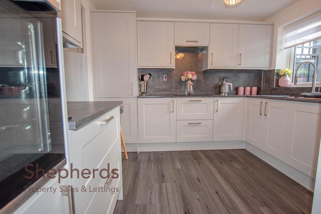 Property photo 1 of 14 Kitchen