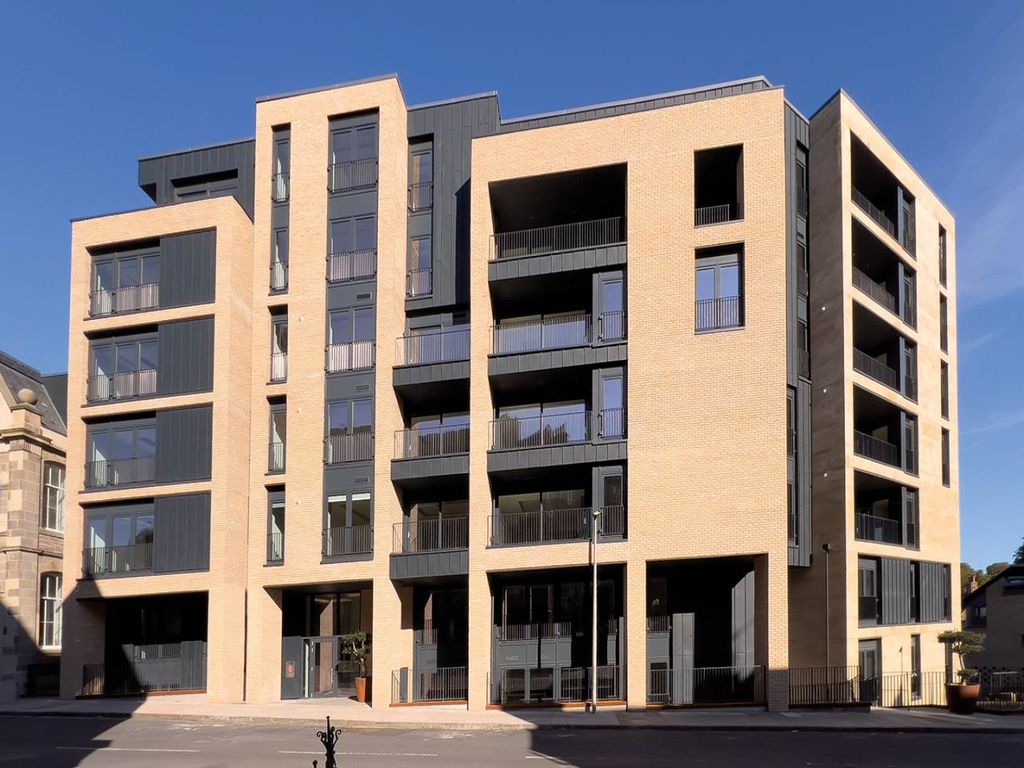 Property photo 2 of 17 Mid Block 1