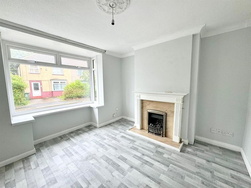 Property photo 2 of 11 Lounge