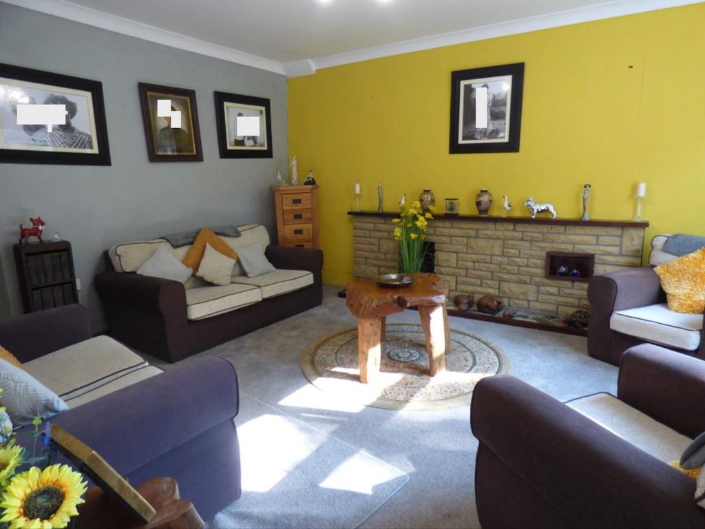 Property photo 3 of 21 Lounge Area