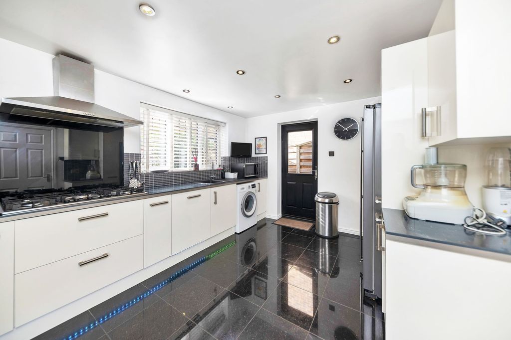 Property photo 2 of 23