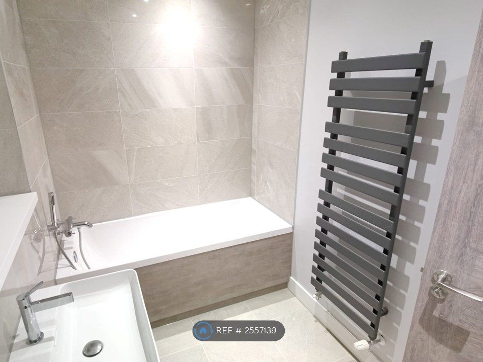 Property photo 3 of 11 Bath