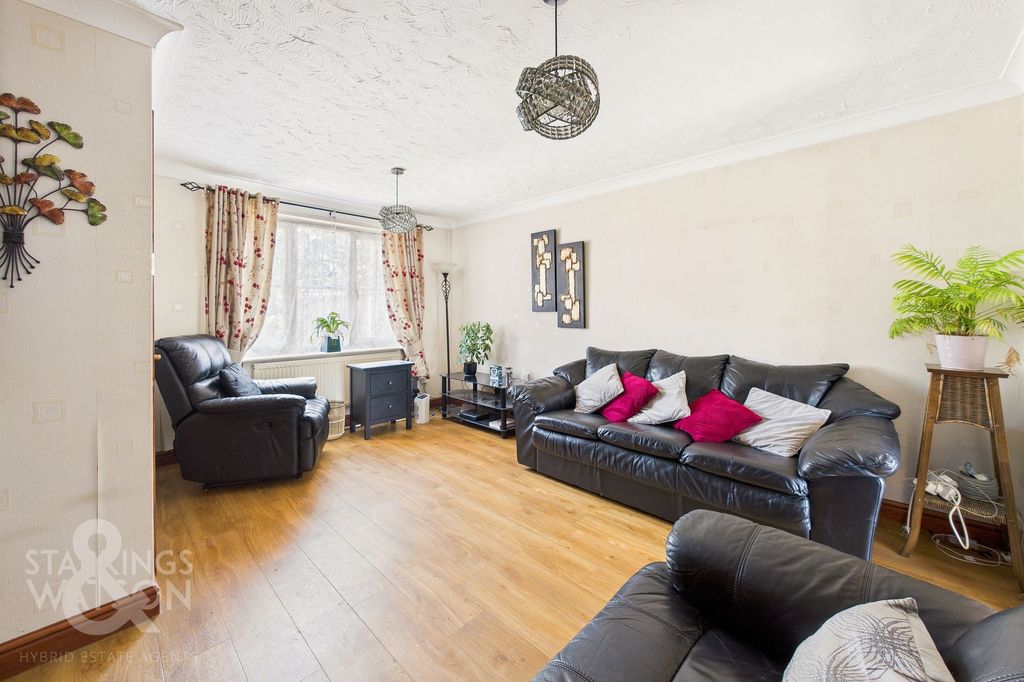 Property photo 2 of 18