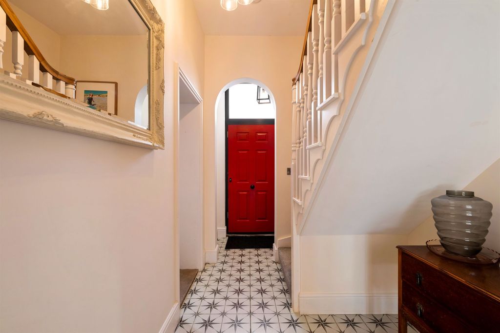 Property photo 3 of 32