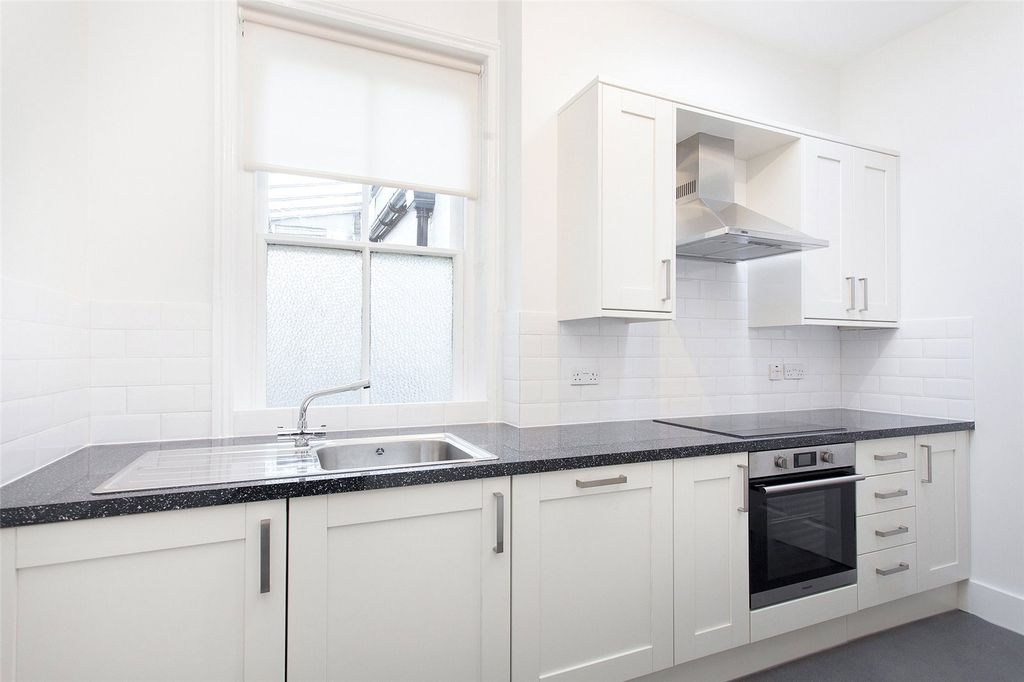 Property photo 2 of 6 Kitchen