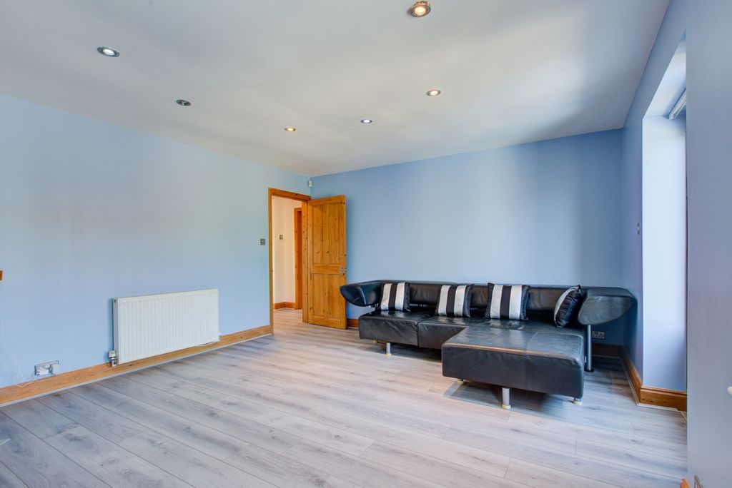 Property photo 3 of 34 Image 2