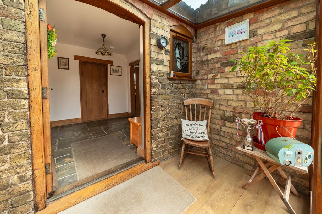 Property photo 3 of 42