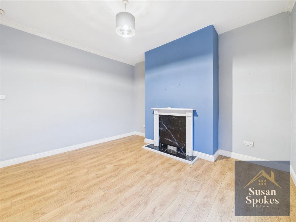 Property photo 3 of 19 Cam01858G0-Pr0210-Still003.Jpg